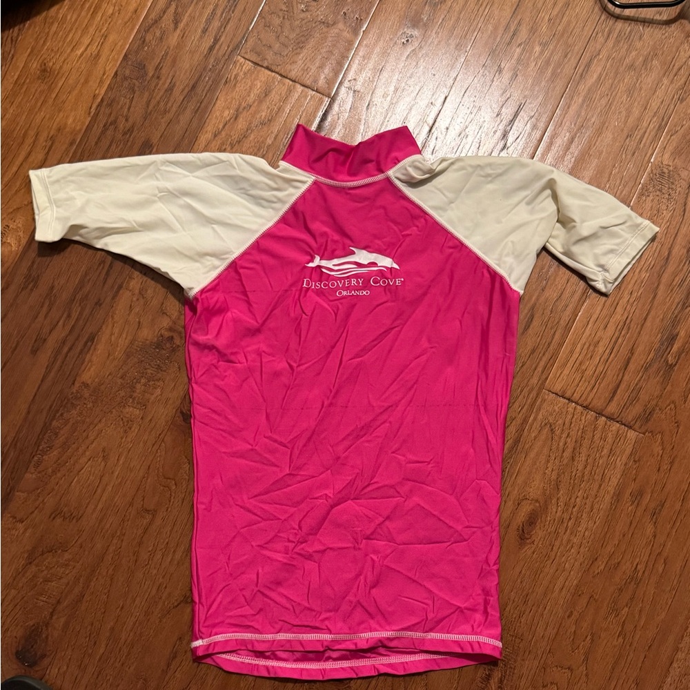Discovery Cove Orlando pink and white swim shirt rash guard size M